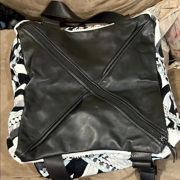 Salvage Sacs NWT Pucci Black, White and Light Blue Geometric Shoulder Bag. RARE! - Picture 3 of 3